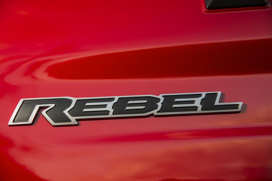  Dodge Ram 1500 Rebel 2015 года  (фото 31 из 54)